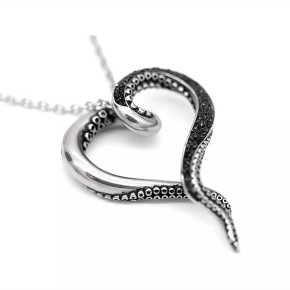 N159 Snake Reptile Black Cz OCTOPUS Tentacle snakHeart Black CZ Pendant